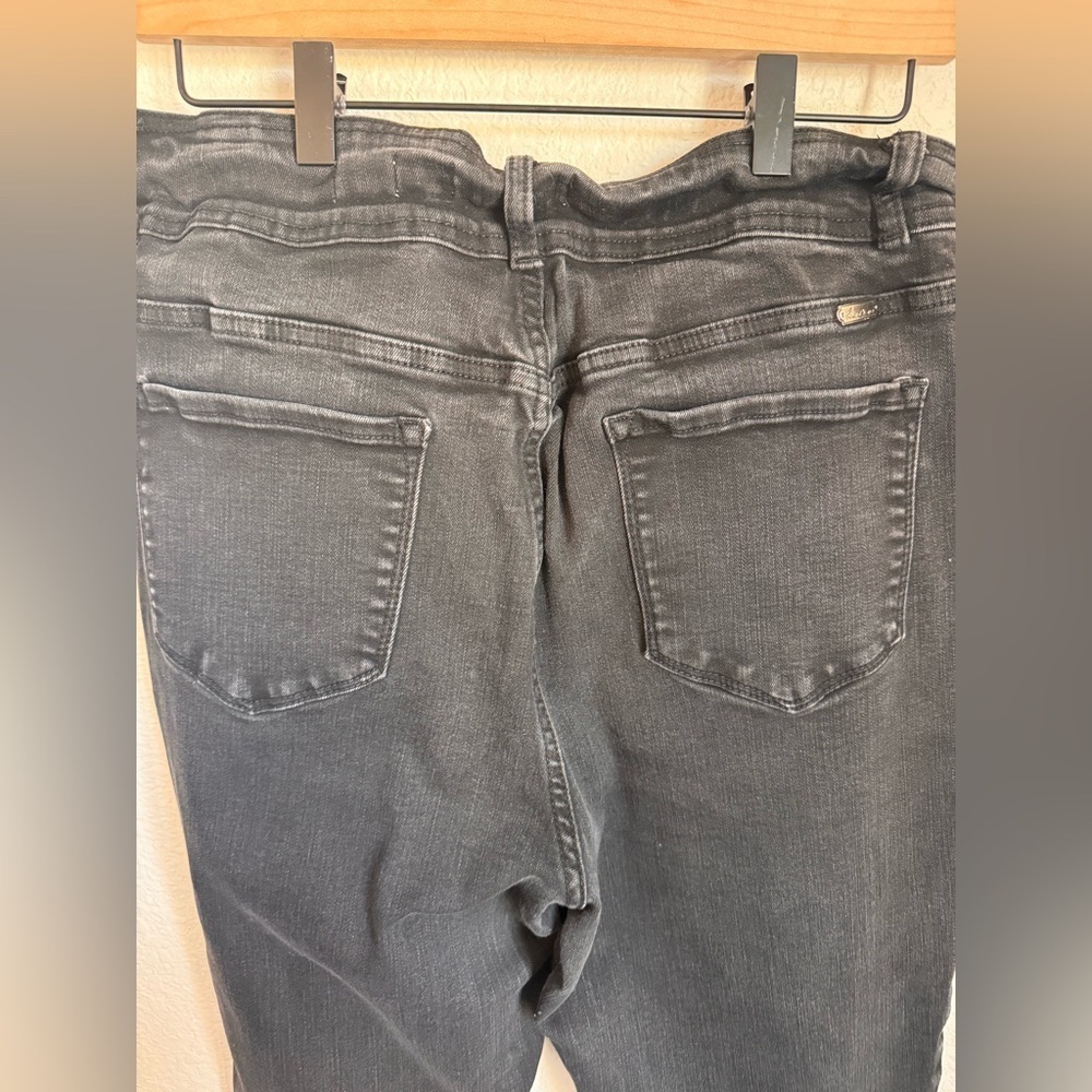 Kancan Signature Button Up Curvy Jeans - Picture 3 of 8